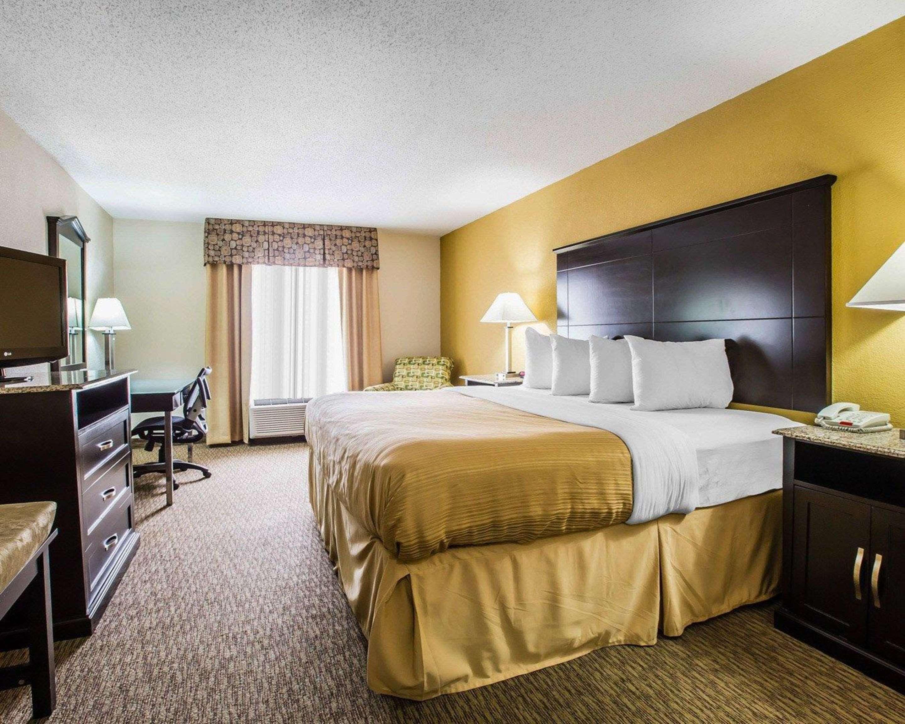 Quality Inn & Suites - Greensboro-High Point Extérieur photo