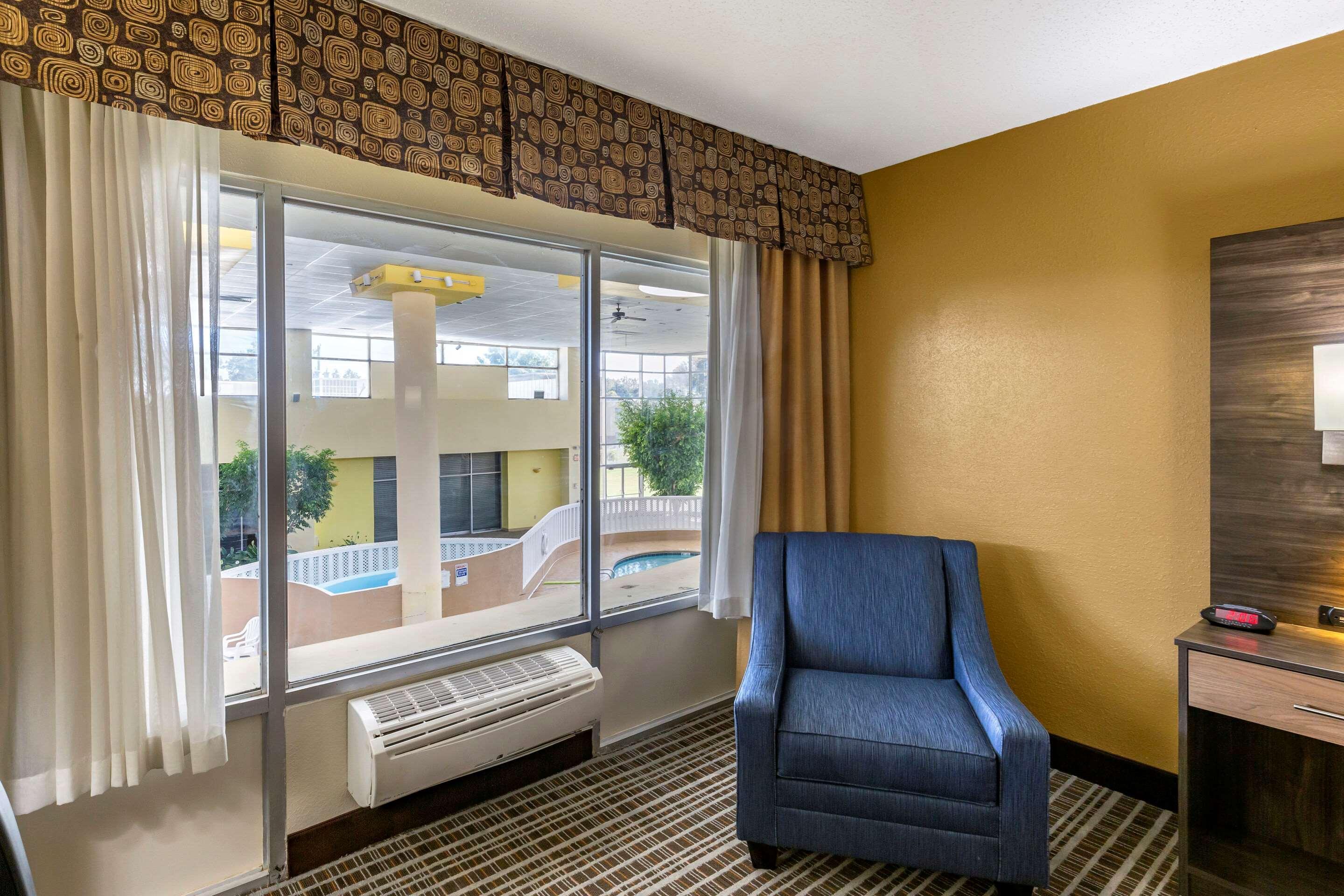 Quality Inn & Suites - Greensboro-High Point Extérieur photo