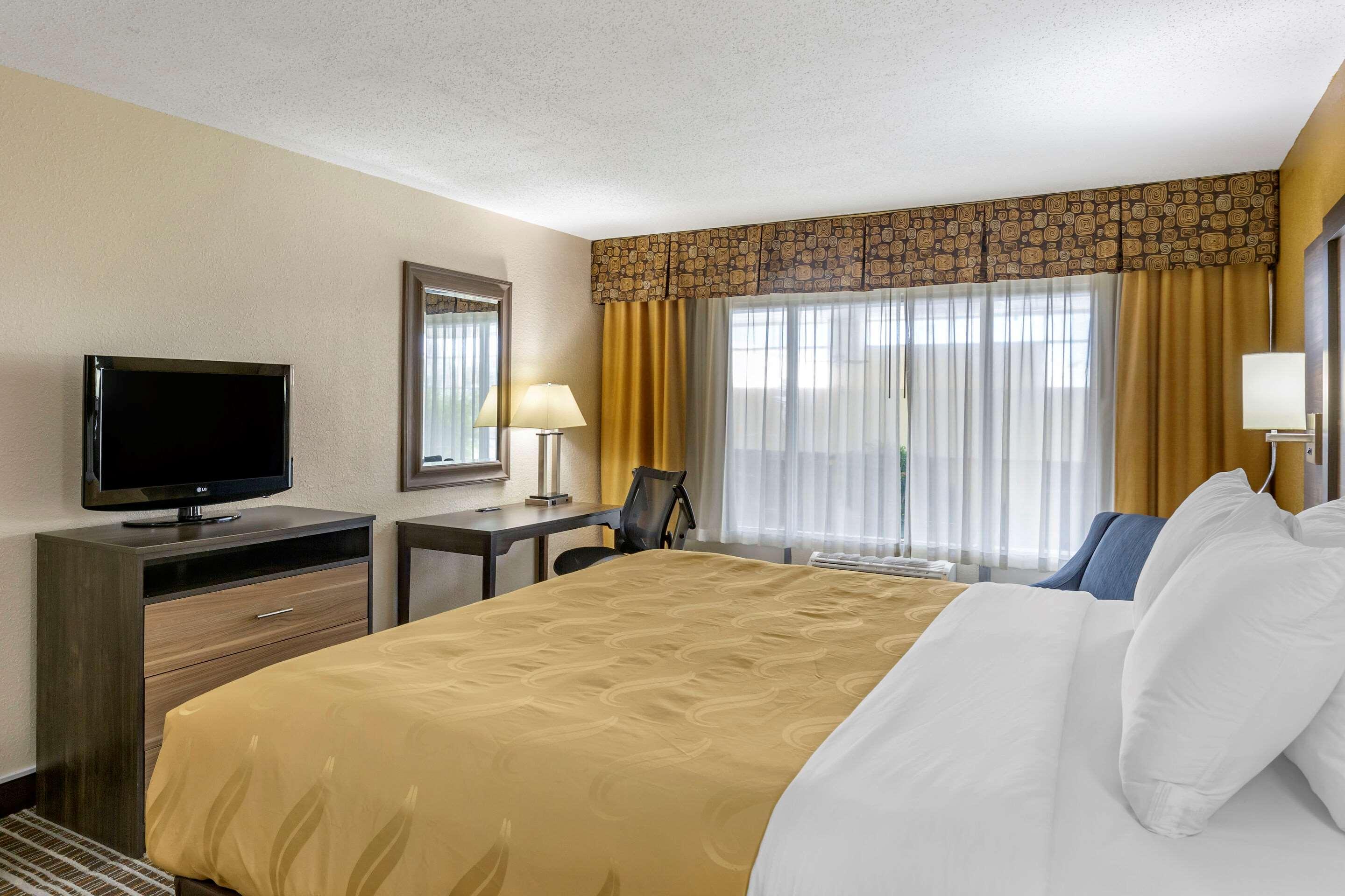 Quality Inn & Suites - Greensboro-High Point Extérieur photo