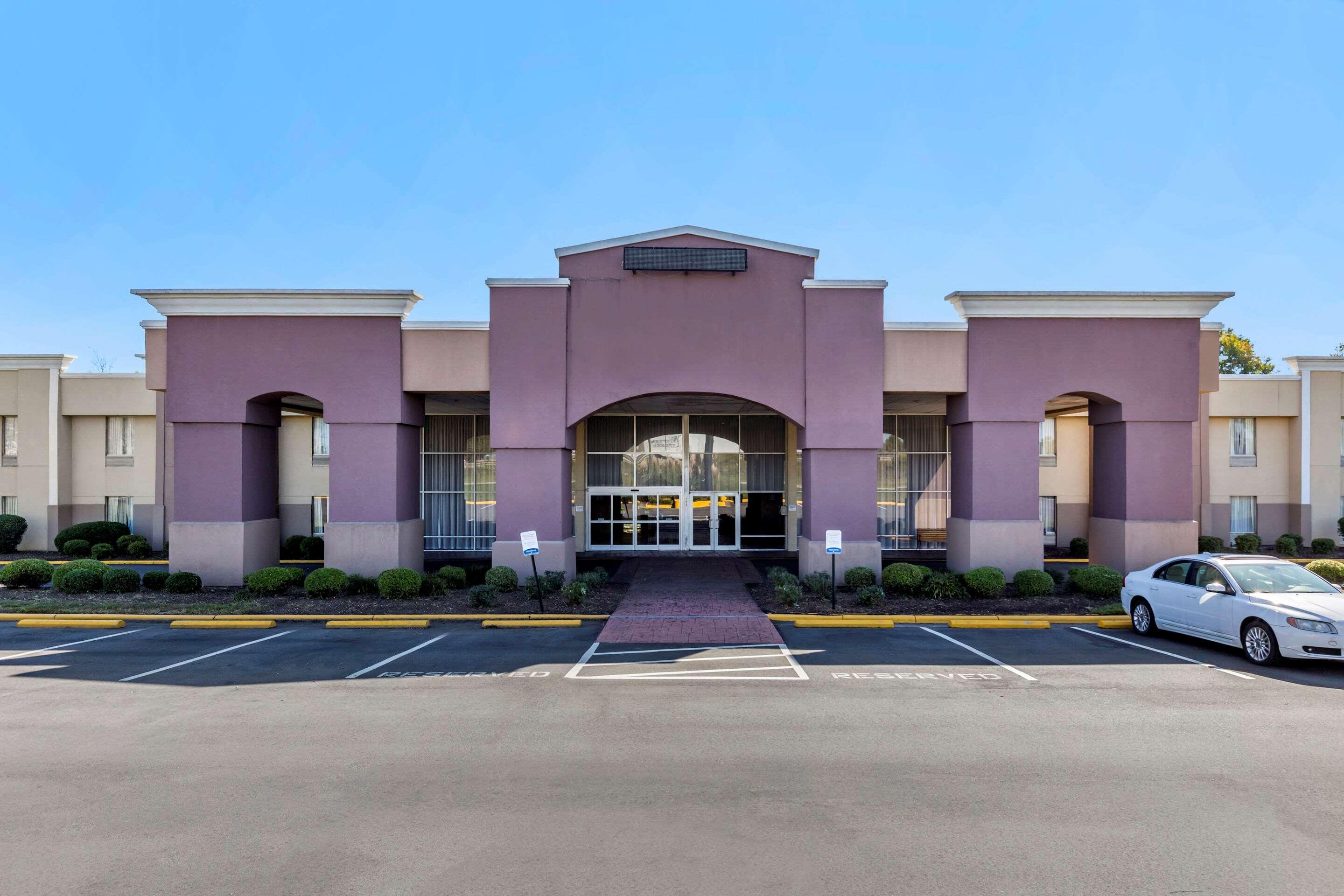 Quality Inn & Suites - Greensboro-High Point Extérieur photo