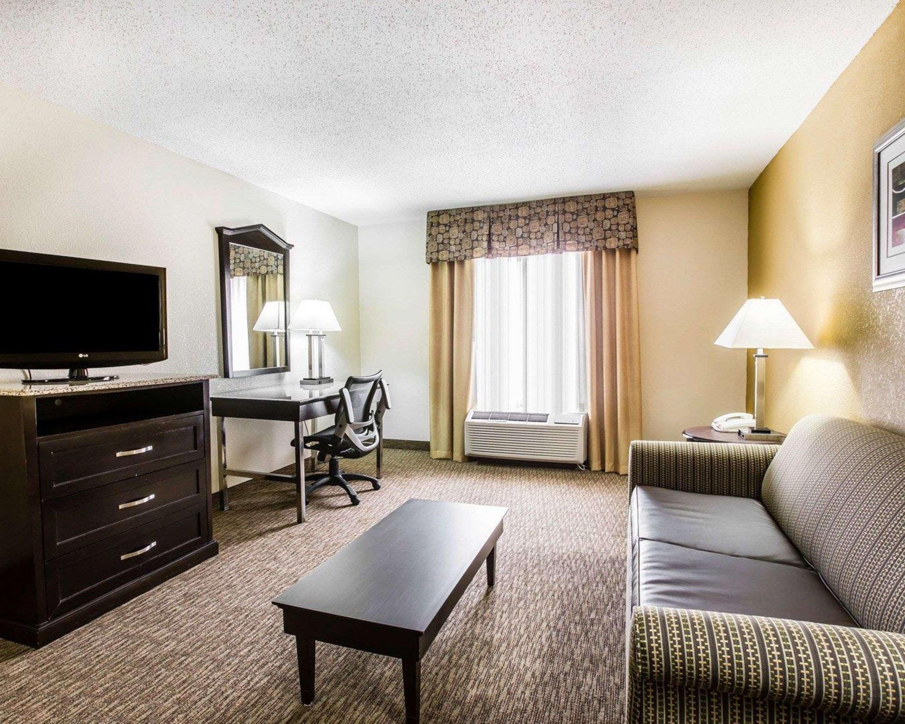 Quality Inn & Suites - Greensboro-High Point Extérieur photo