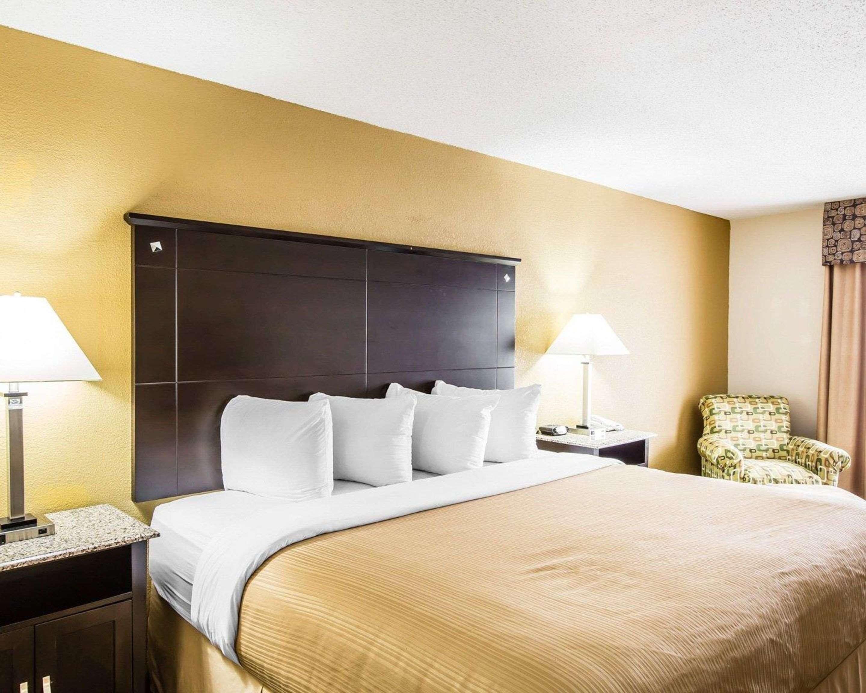 Quality Inn & Suites - Greensboro-High Point Extérieur photo