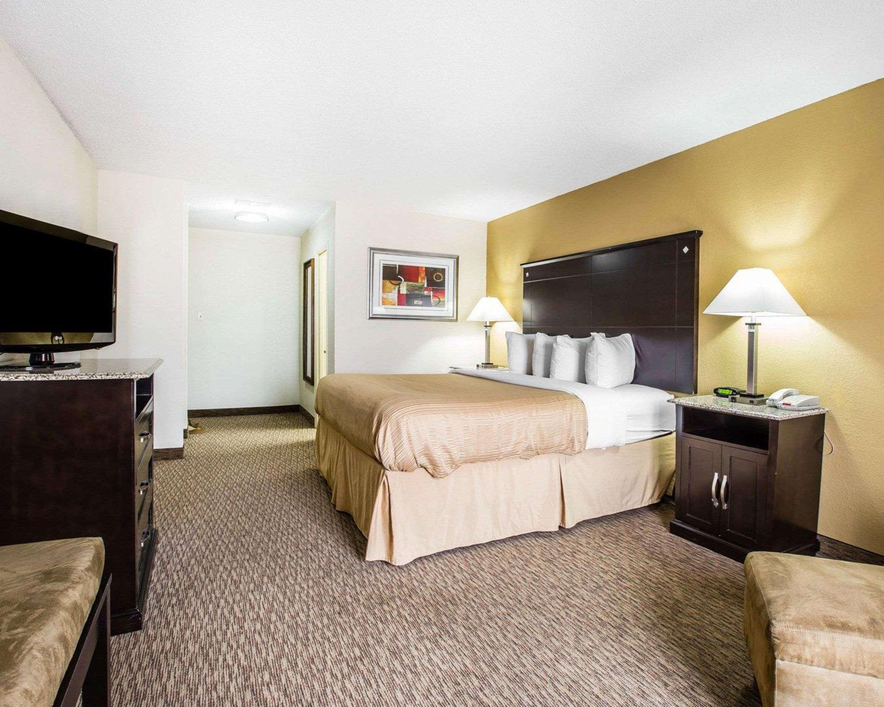 Quality Inn & Suites - Greensboro-High Point Extérieur photo