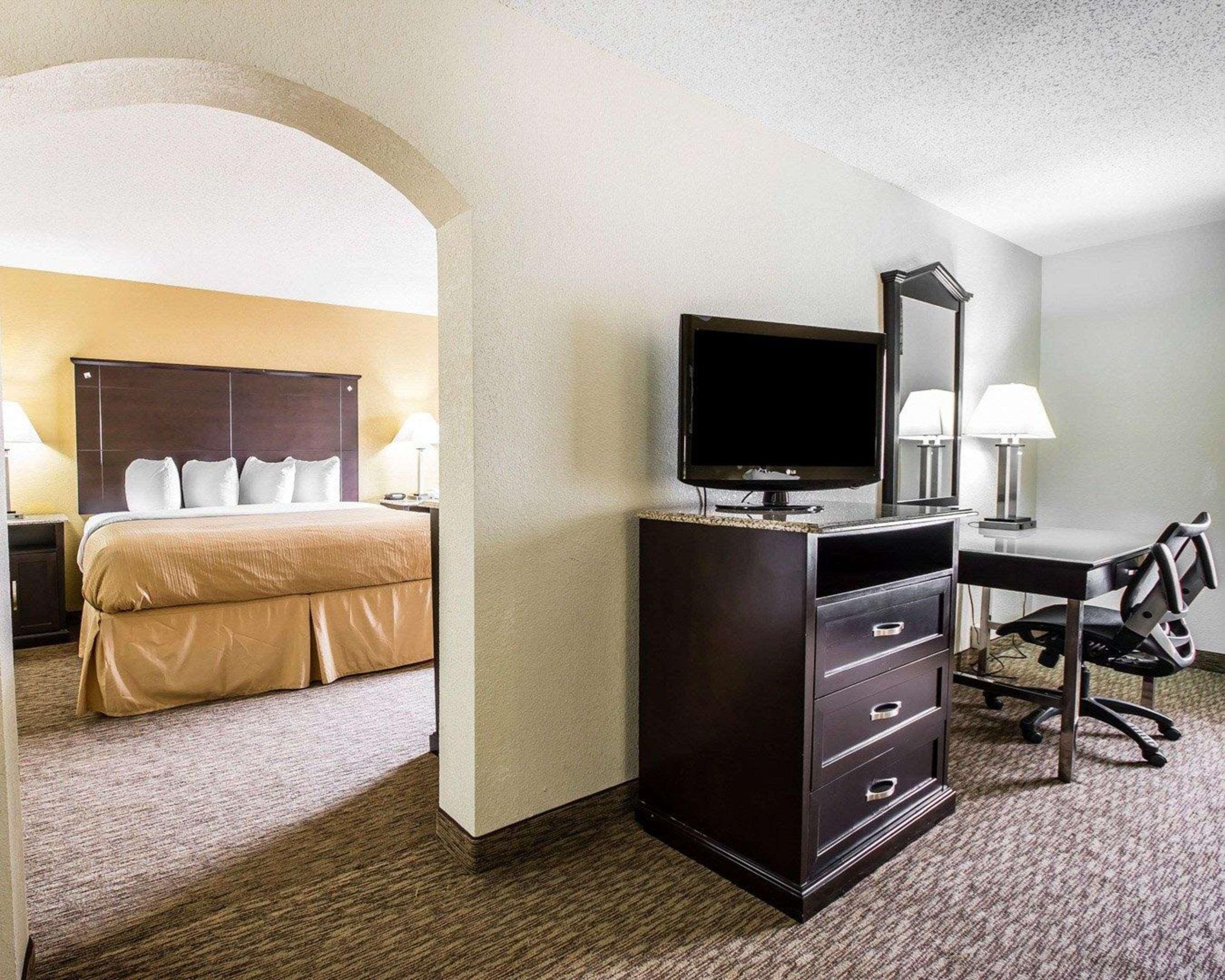 Quality Inn & Suites - Greensboro-High Point Extérieur photo