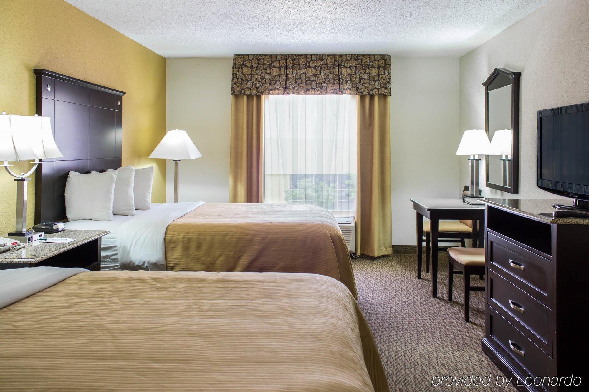 Quality Inn & Suites - Greensboro-High Point Extérieur photo