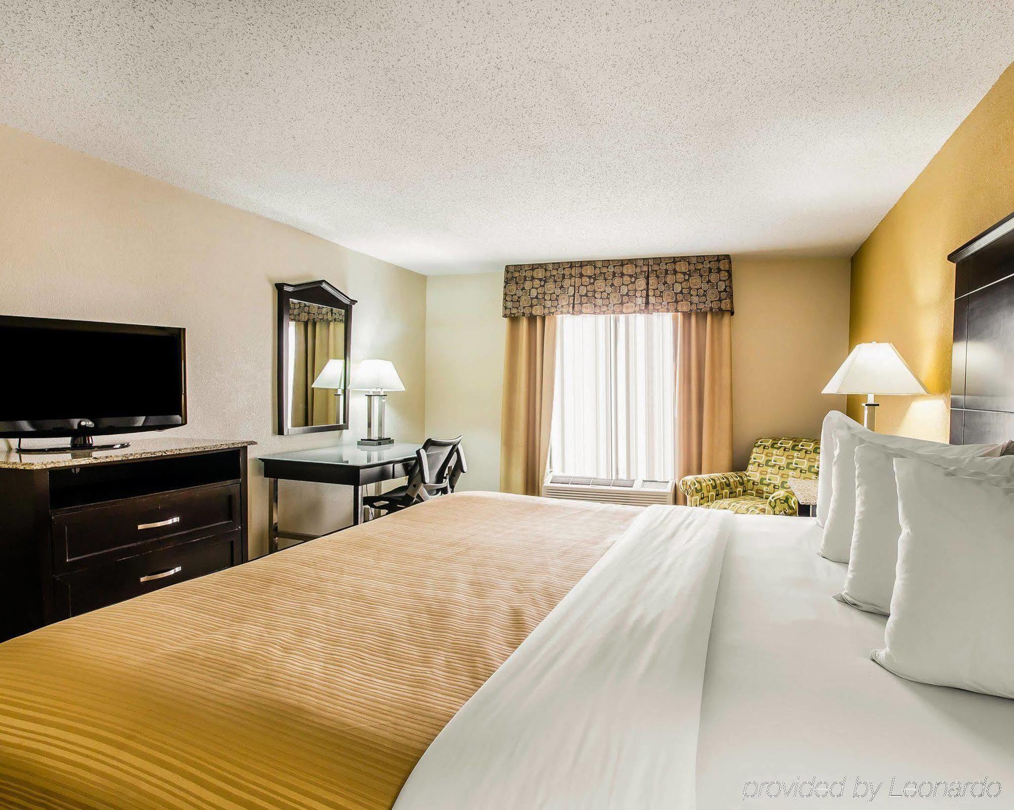 Quality Inn & Suites - Greensboro-High Point Extérieur photo